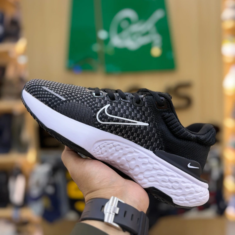 Alternative view of NK Zoom Invincible 2