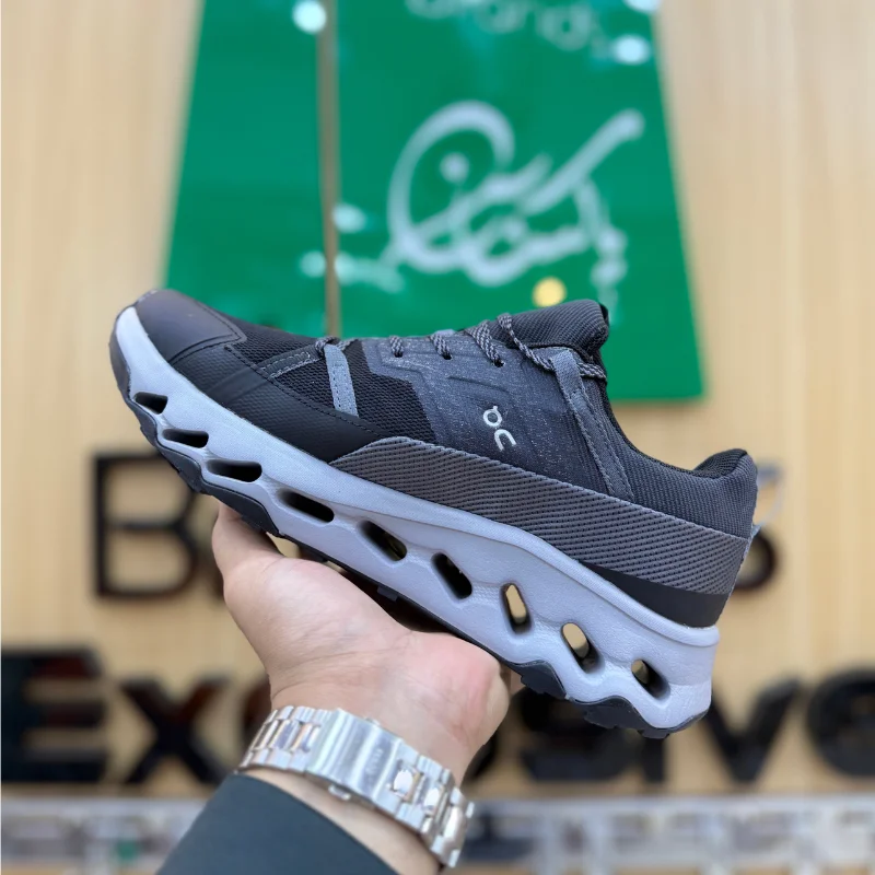 Alternative view of Cloud Horizon Black Alloy