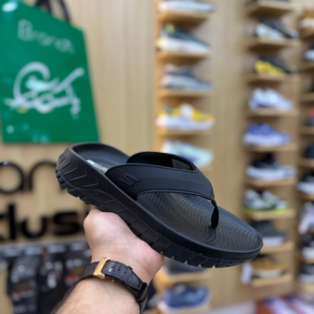 Sketchers Go Recover Black